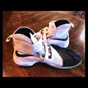 Lebron Soldier 10 Black Toe